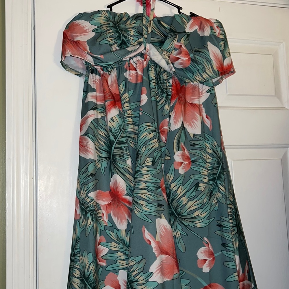 It’s a beach dress with flowers and is strapless, came from Etsy.
